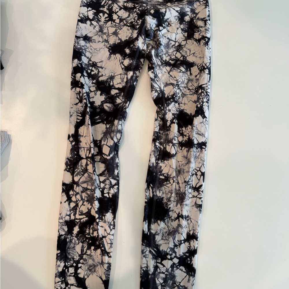 Black and White Tie-Dye Leggings